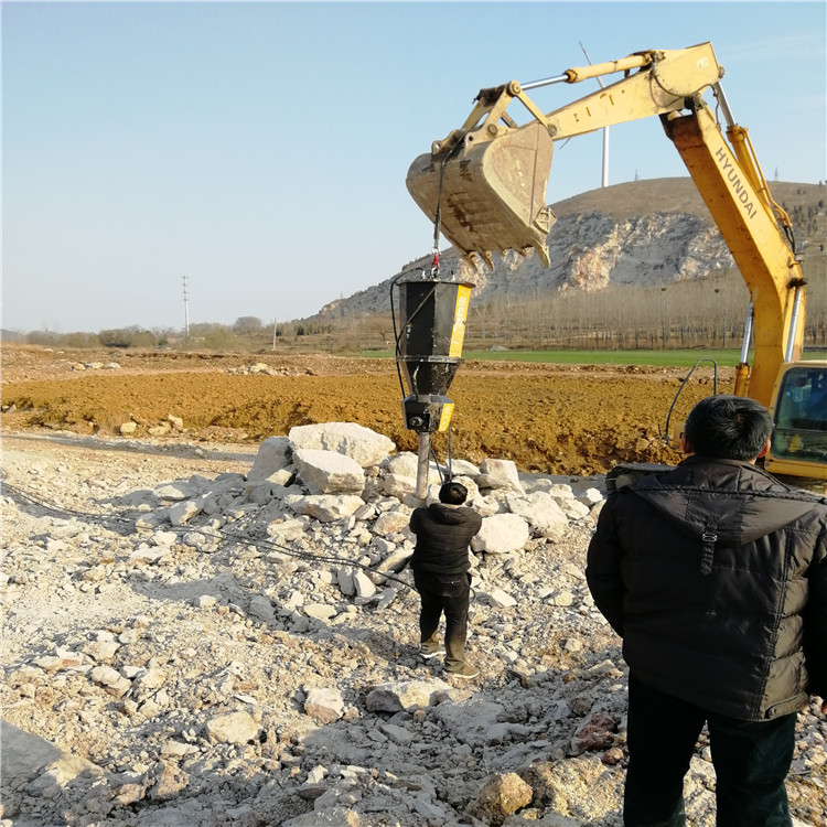 土石方路基開挖中巖石劈裂機(jī)的應(yīng)用與技術(shù)優(yōu)勢